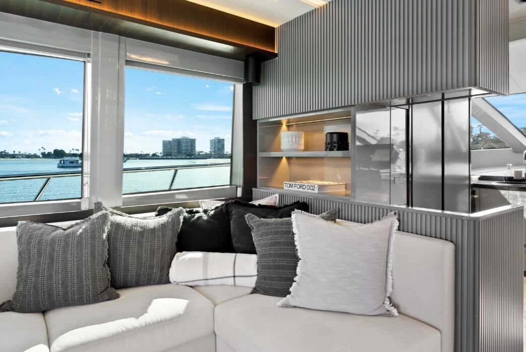 Baltra B75 saloon lounge detail